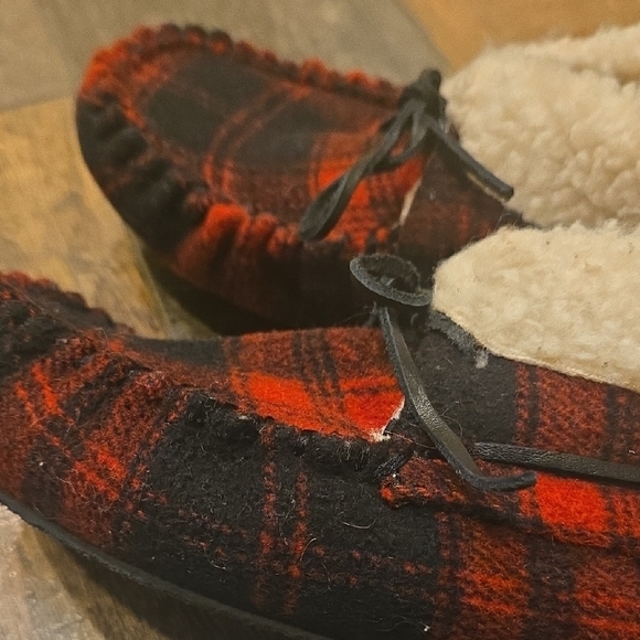 Minnetonka Red and Black Loafers with Plush Lining - Picture 2 of 7